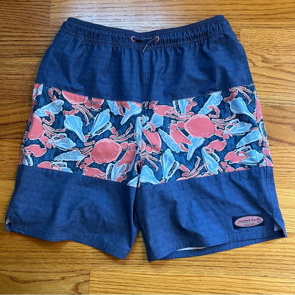 Vineyard Vines boys crab and shell print swim trunks size  large / 16